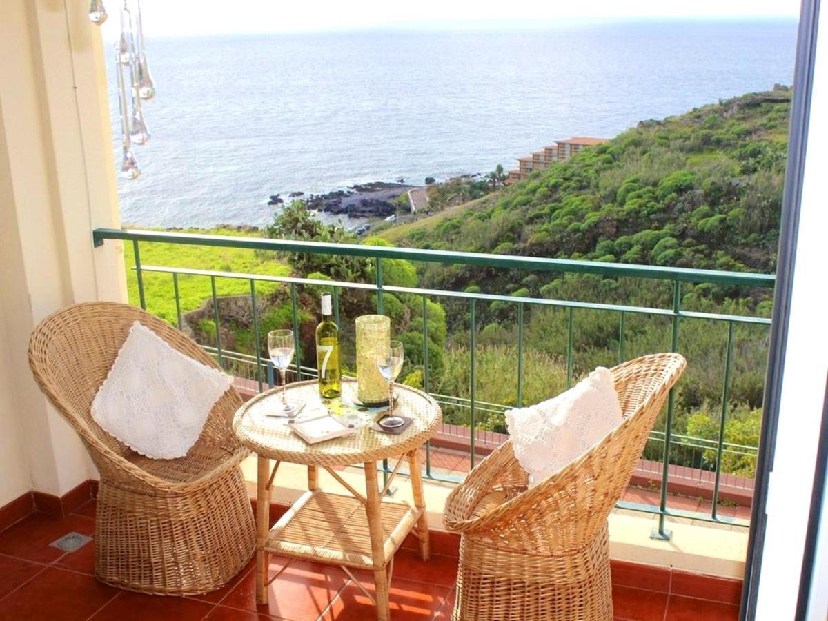 2 Bedrooms Appartement At Canico 200 M Away From The Beach With Sea View Furnished Balcony And Wifi Eksteriør billede